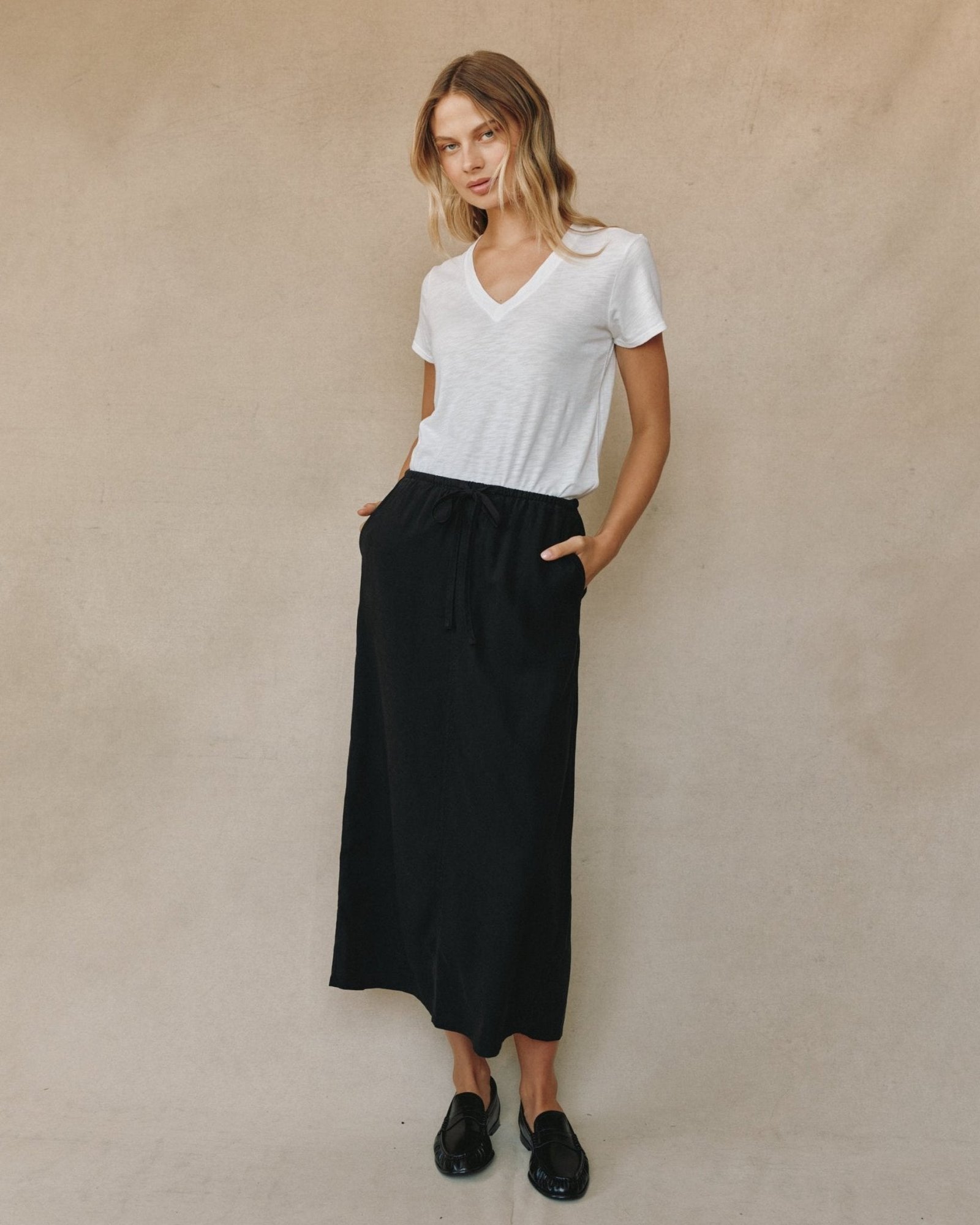 back-slit-skirt-vintage-black-1046127.jpg