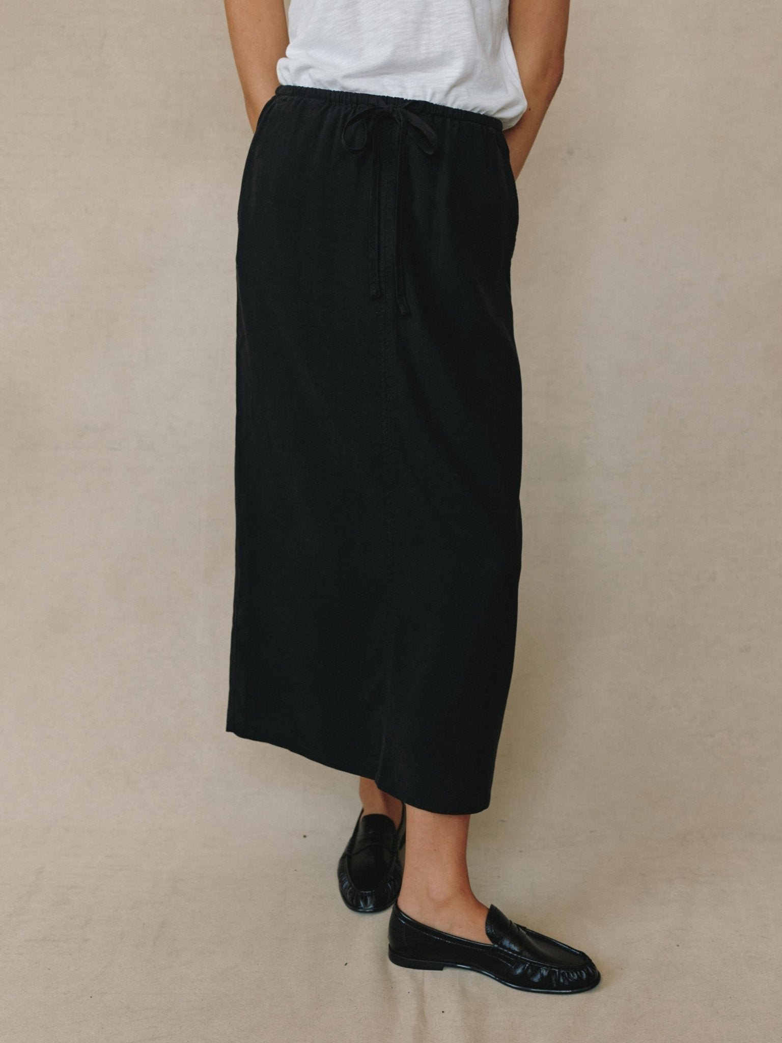 back-slit-skirt-vintage-black-3324299.jpg