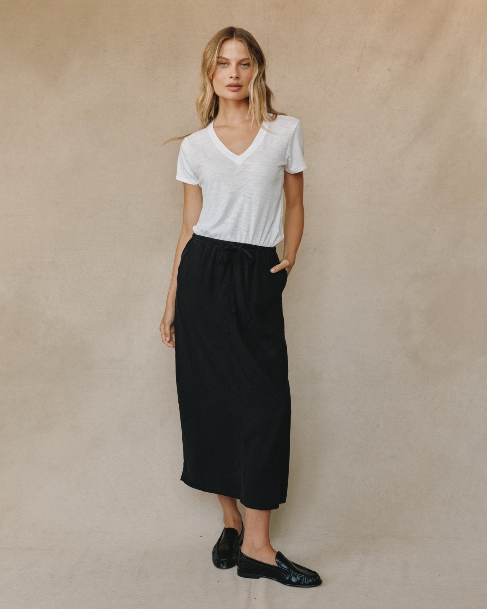 back-slit-skirt-vintage-black-5688664.jpg