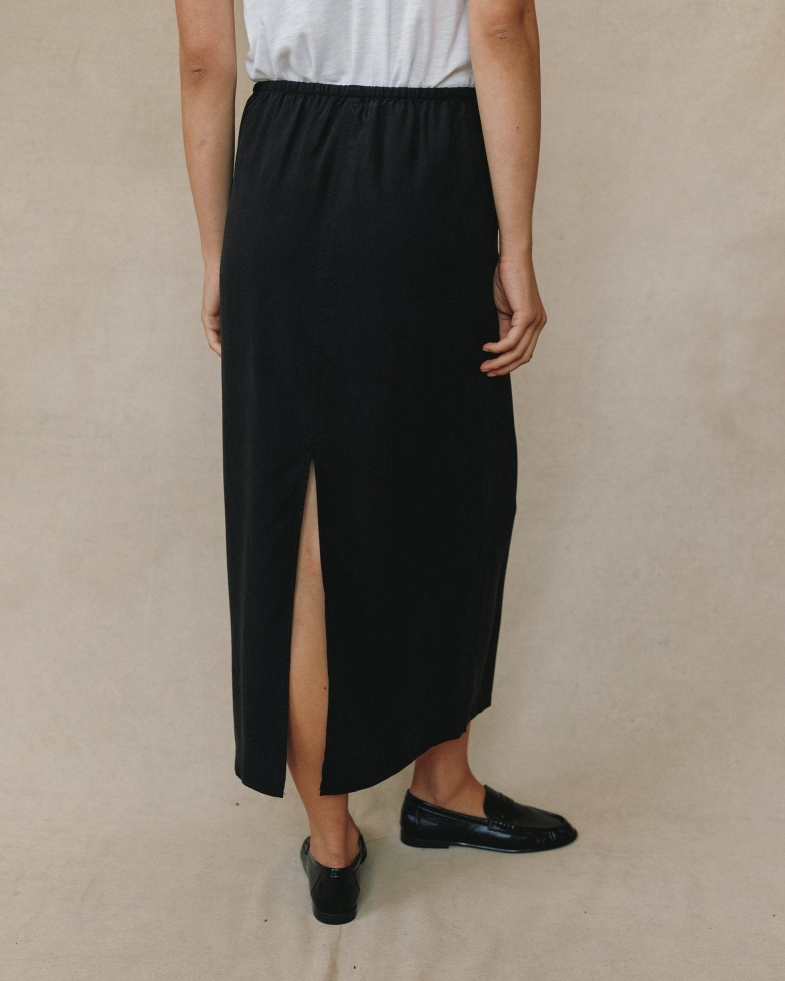 back-slit-skirt-vintage-black-9543184.jpg