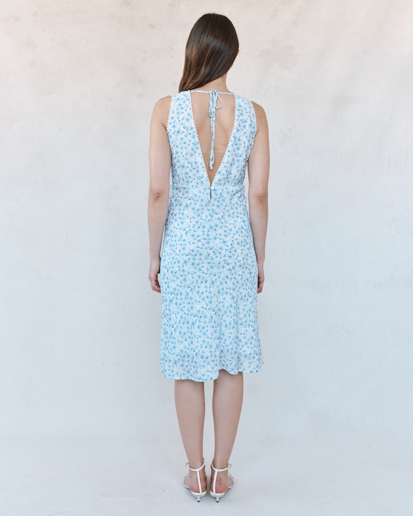 v-neck-tie-back-bias-maxi-dress-blue-ditsy-floral-print-5560196.jpg